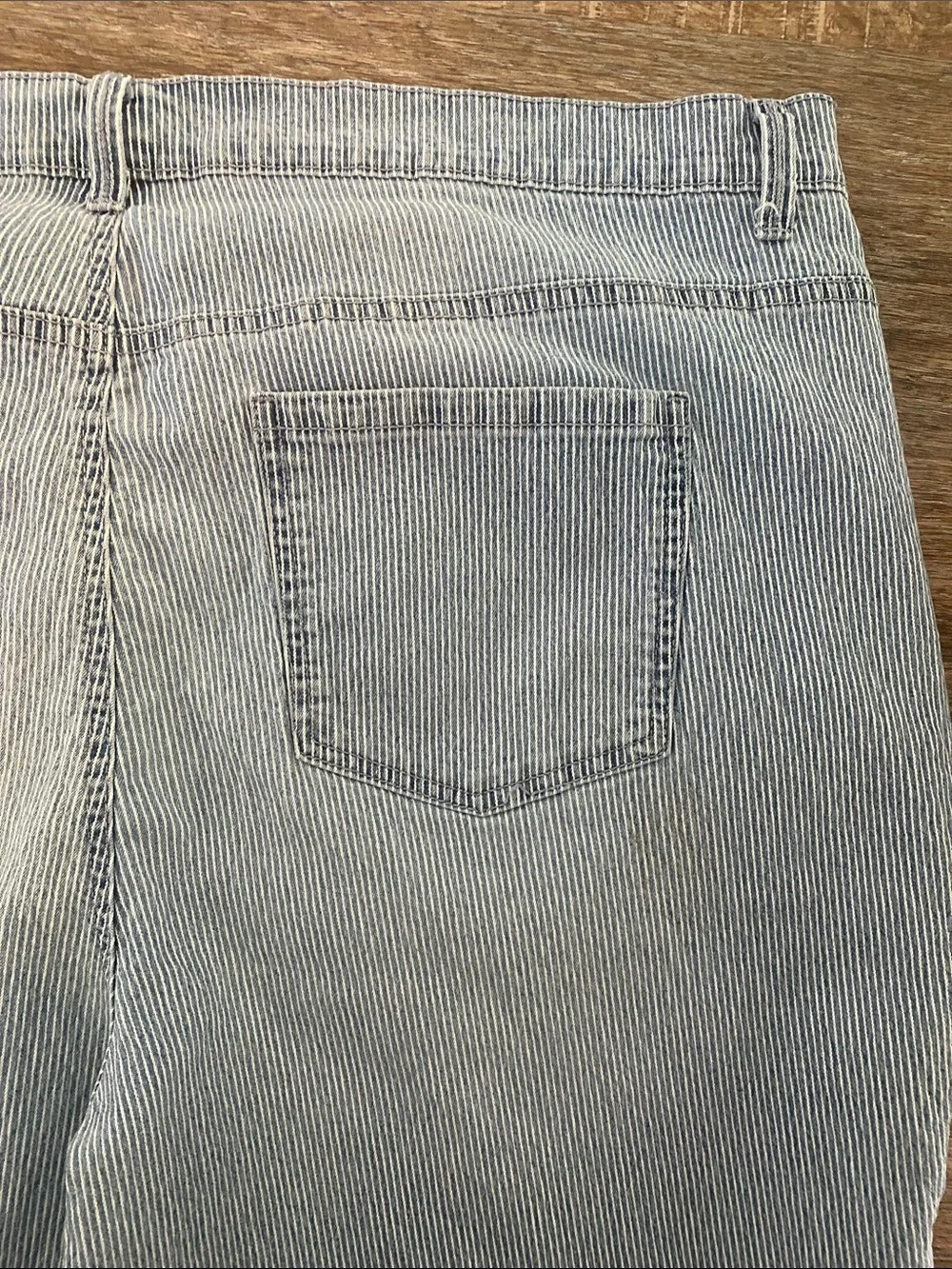 Gloria Vanderbilt casual women